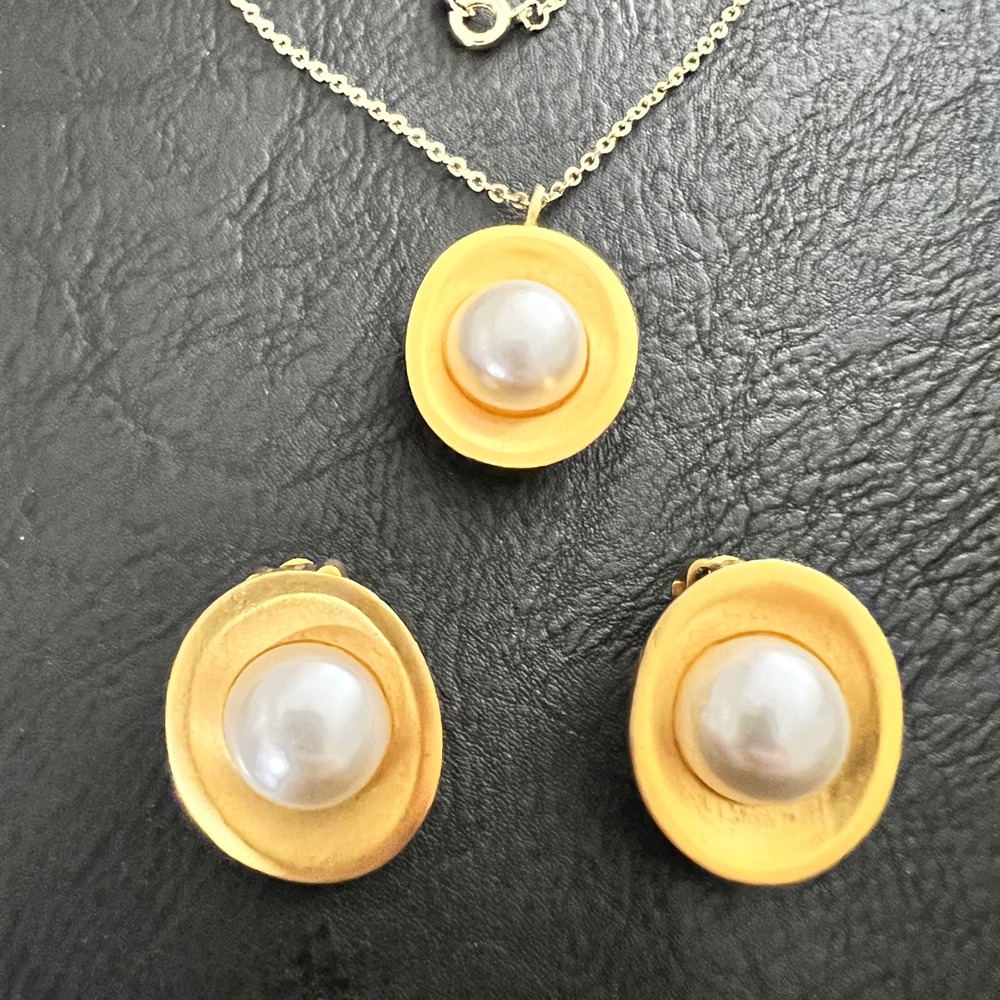 MMA KHM 1993 Faux Pearl Gold Tone Necklace Clip On Earrings Set Classic 90s